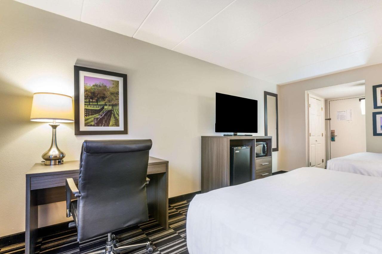 Clarion Pointe Richmond North Near University Экстерьер фото