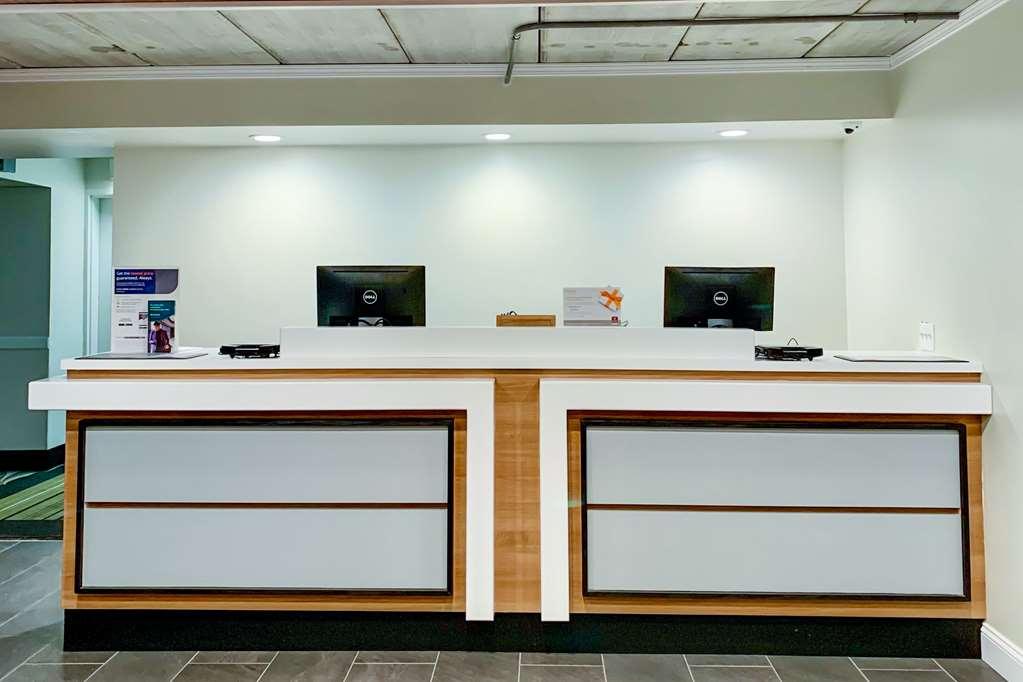 Clarion Pointe Richmond North Near University Интерьер фото